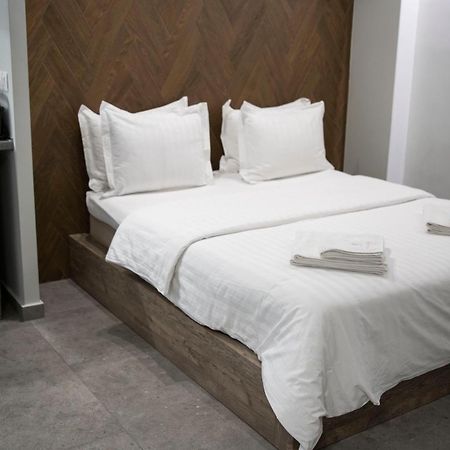 Rooster Suites Атина Екстериор снимка