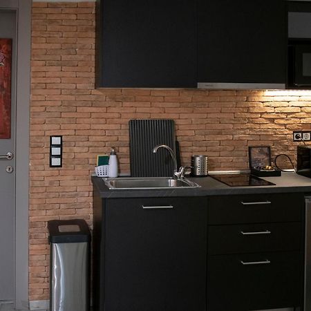 Rooster Suites Атина Екстериор снимка