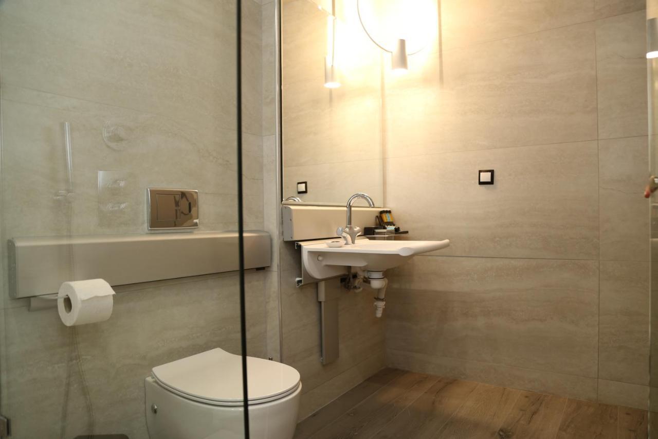 Rooster Suites Атина Екстериор снимка
