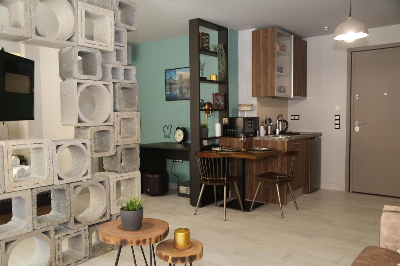 Rooster Suites Атина Екстериор снимка