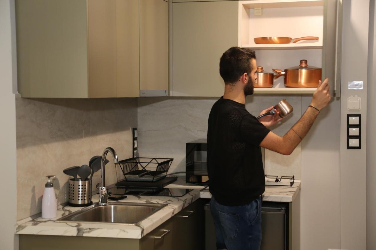 Rooster Suites Атина Екстериор снимка
