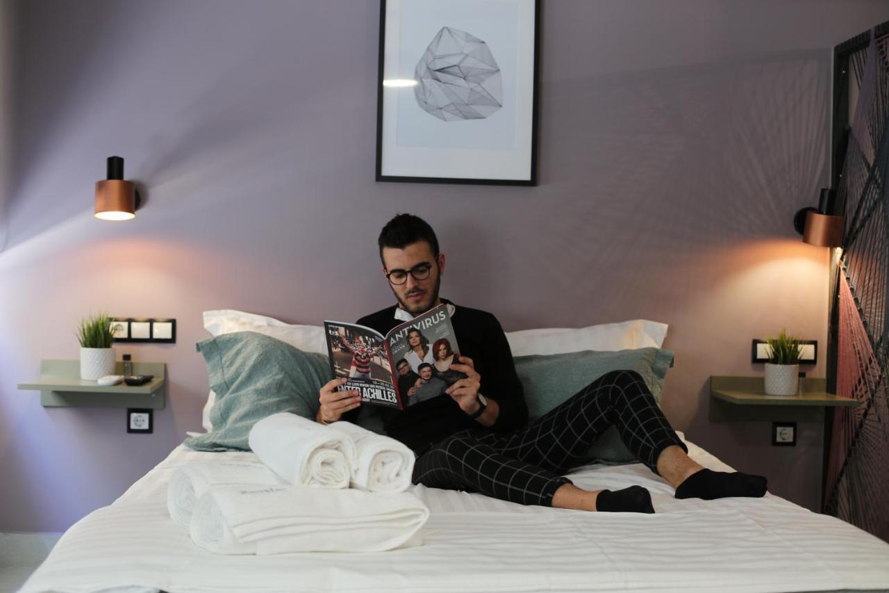 Rooster Suites Атина Екстериор снимка