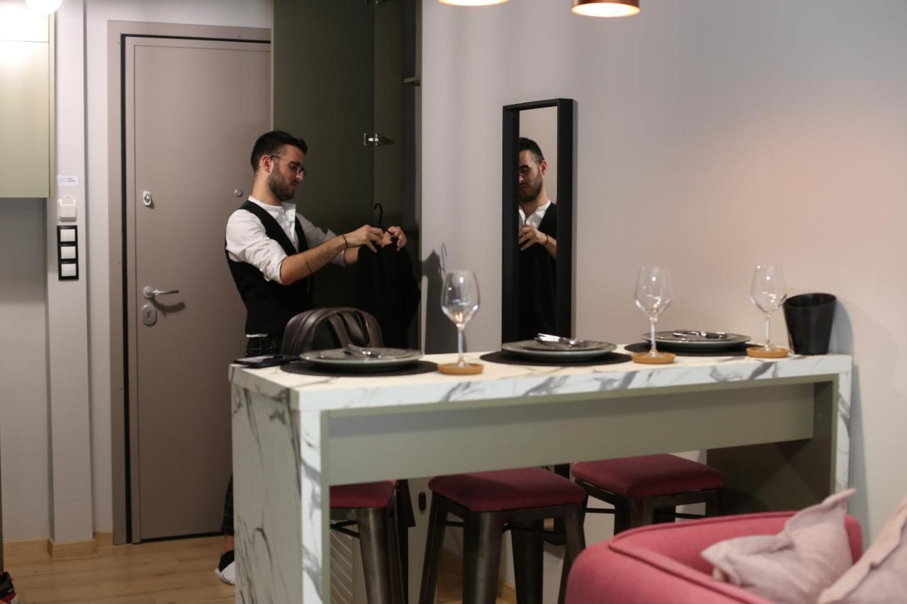 Rooster Suites Атина Екстериор снимка