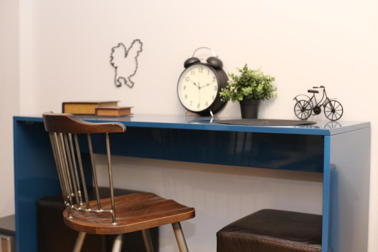 Rooster Suites Атина Екстериор снимка