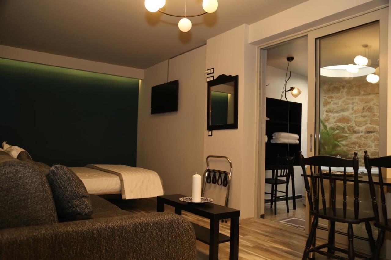 Rooster Suites Атина Екстериор снимка
