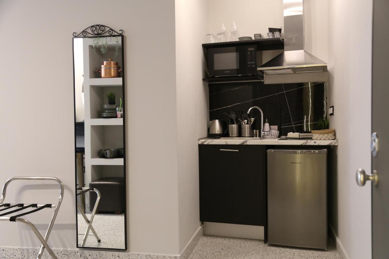 Rooster Suites Атина Екстериор снимка