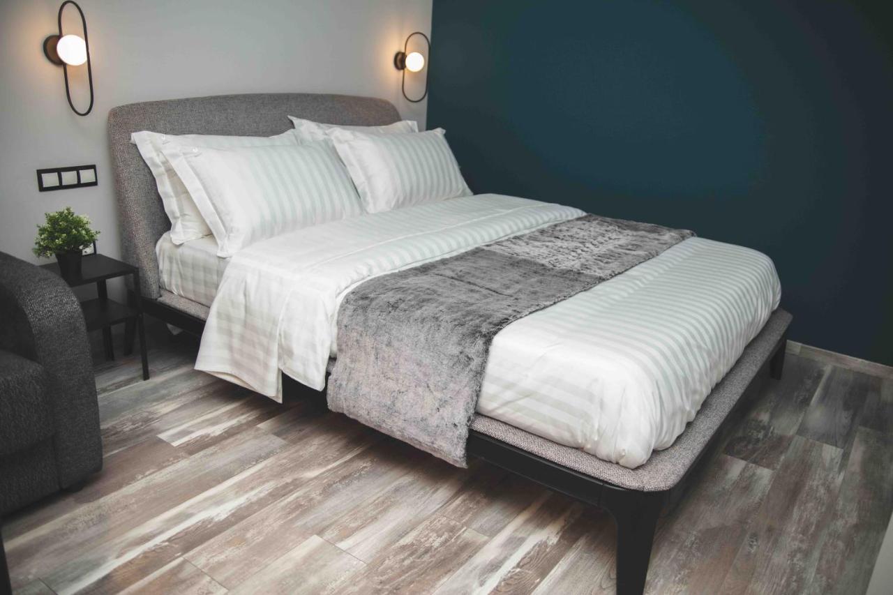 Rooster Suites Атина Екстериор снимка