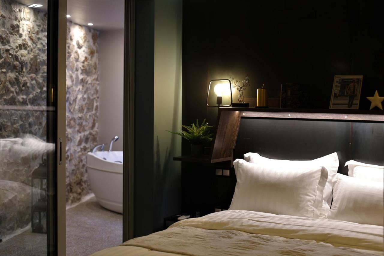 Rooster Suites Атина Екстериор снимка