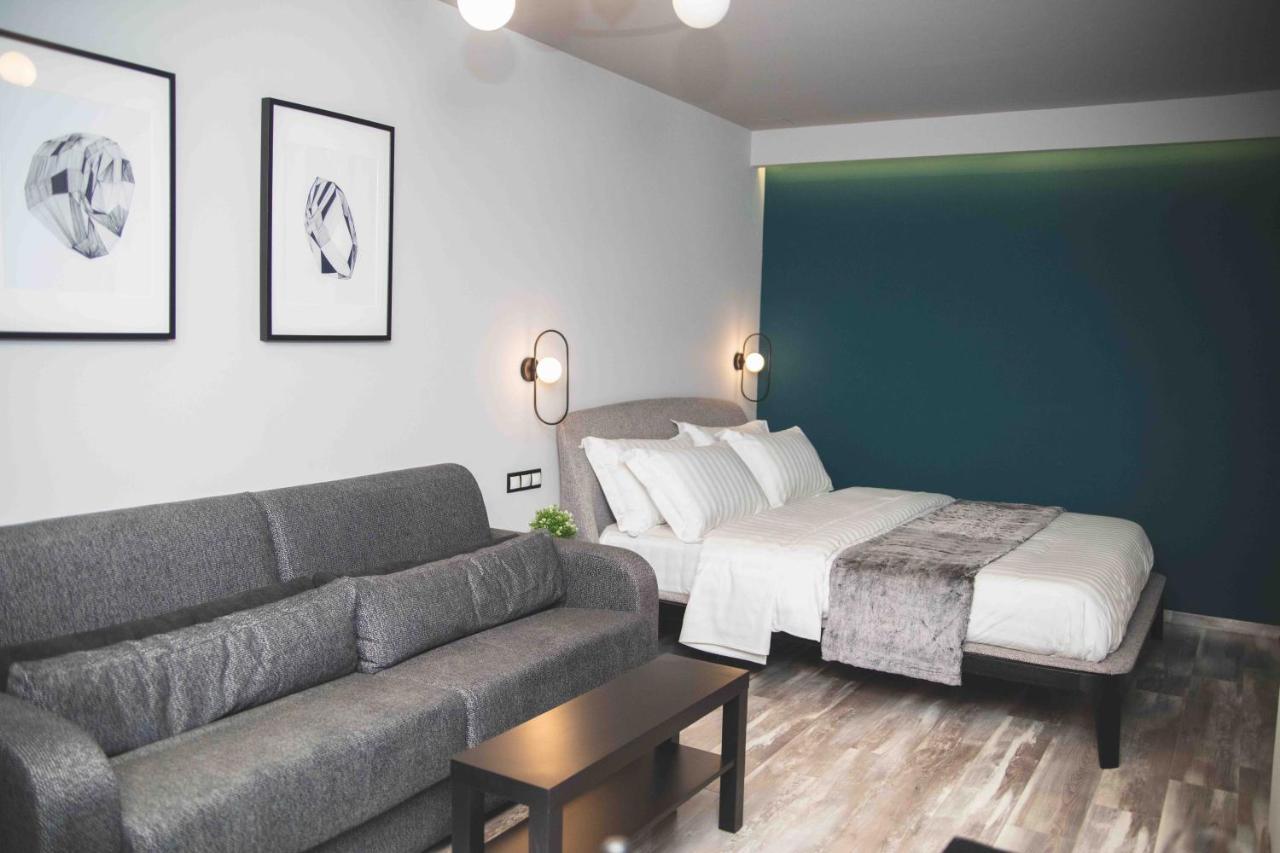 Rooster Suites Атина Екстериор снимка