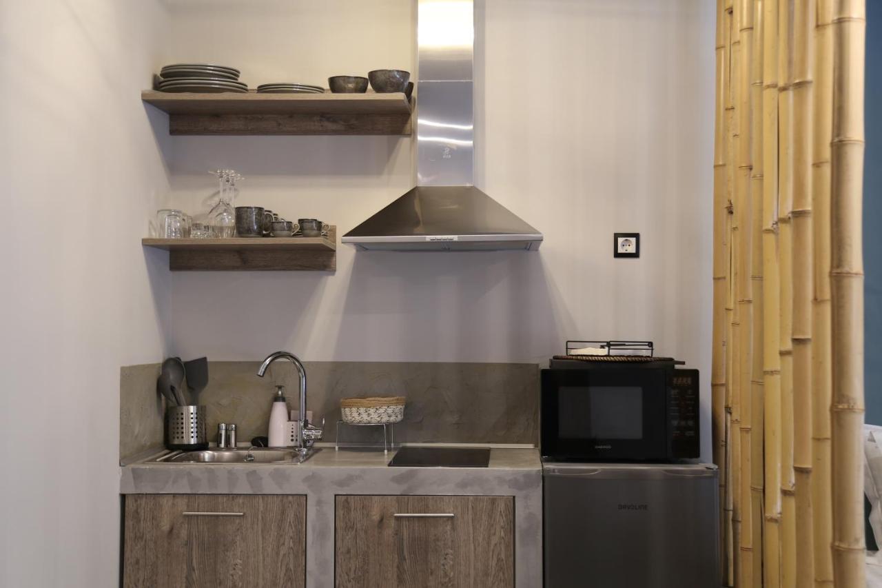 Rooster Suites Атина Екстериор снимка