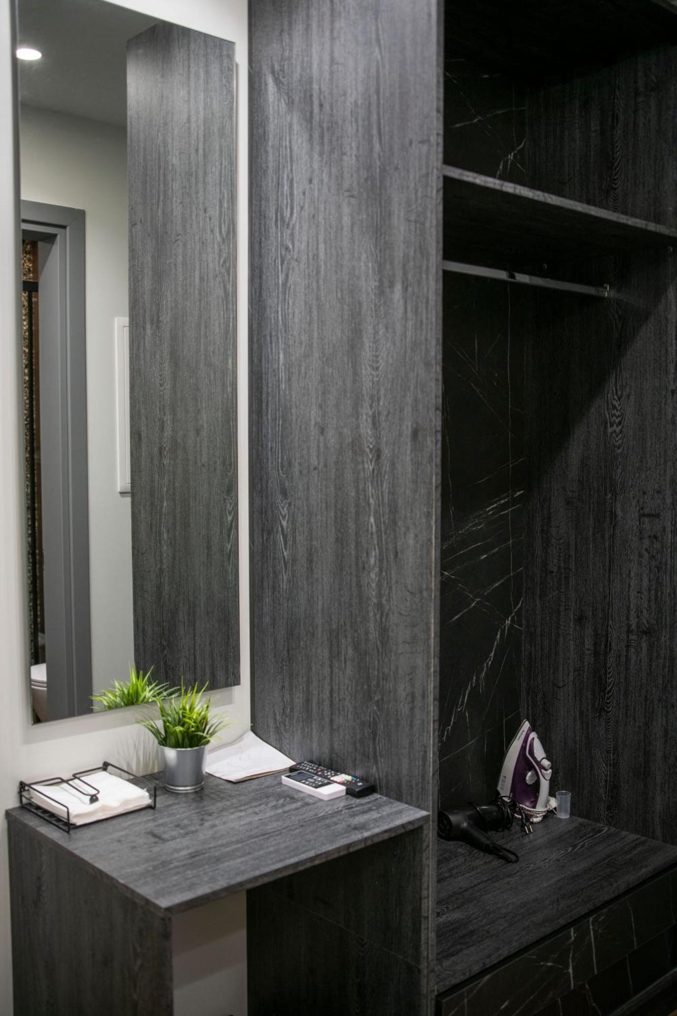 Rooster Suites Атина Екстериор снимка