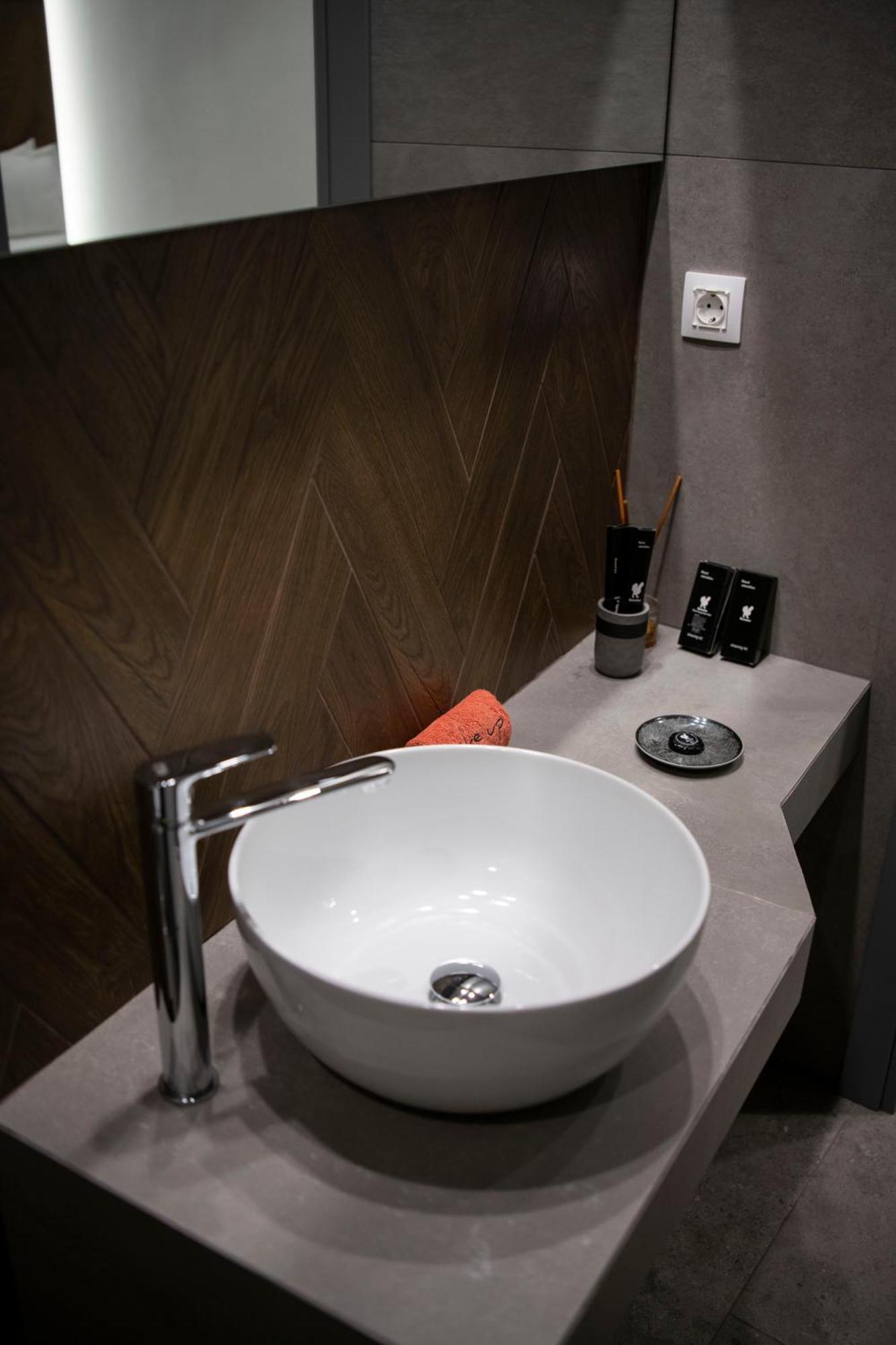 Rooster Suites Атина Екстериор снимка