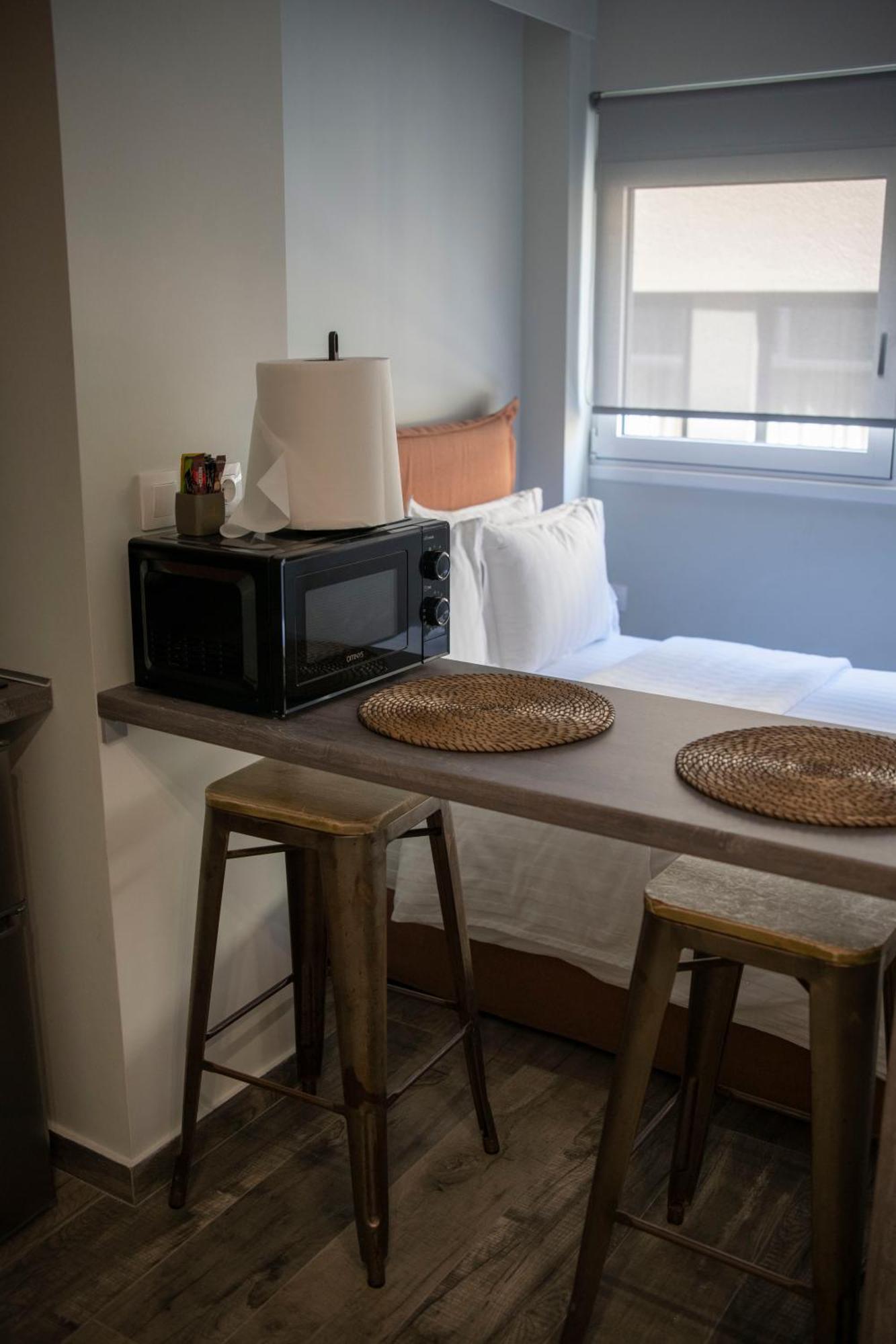 Rooster Suites Атина Екстериор снимка