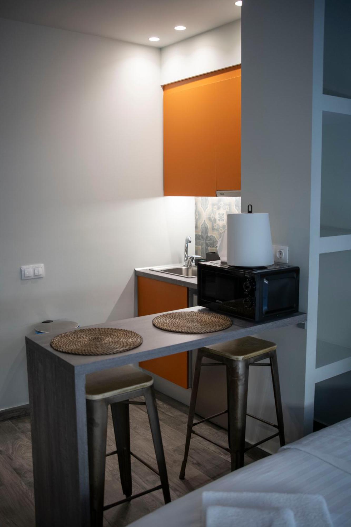 Rooster Suites Атина Екстериор снимка