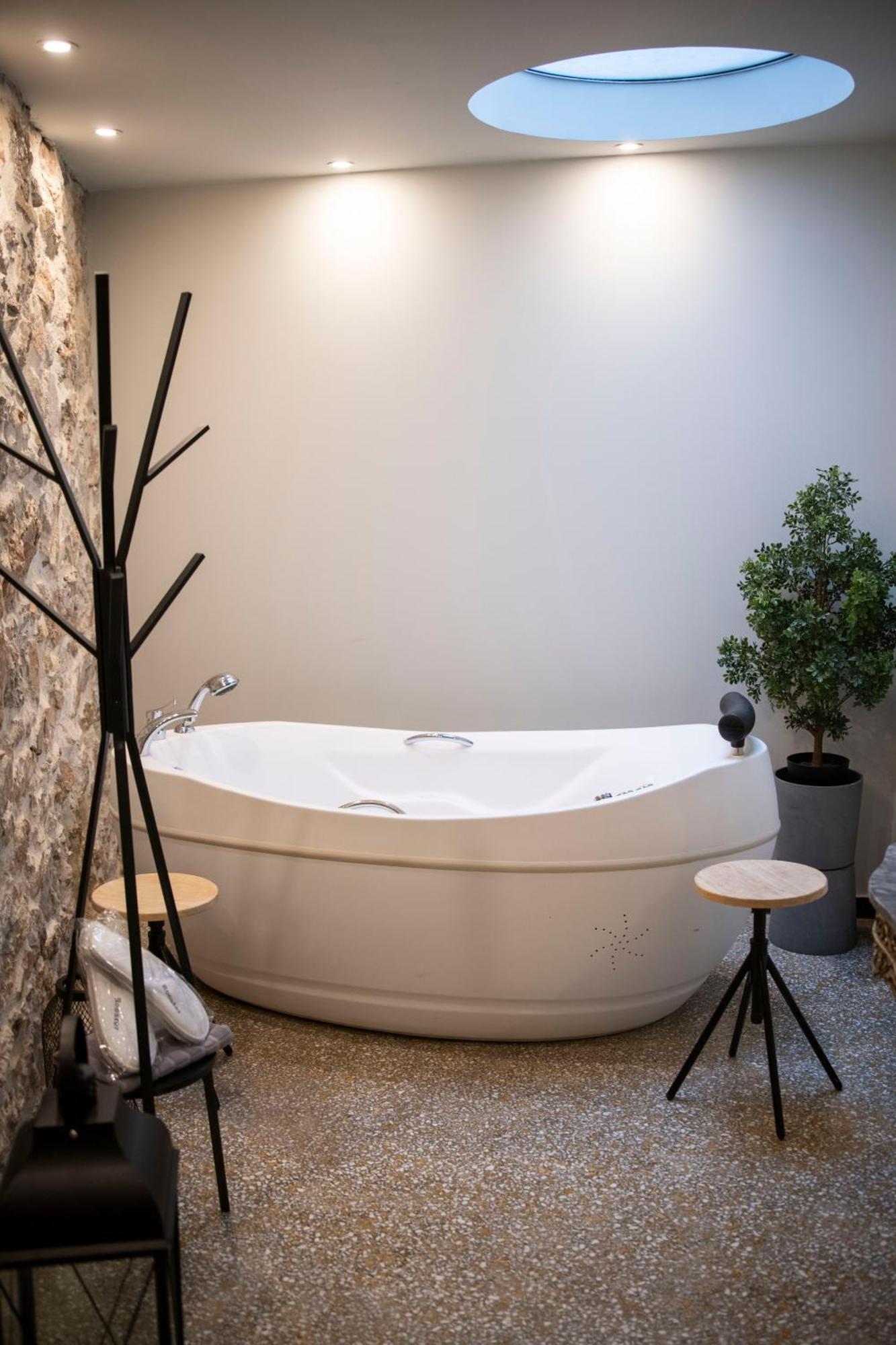 Rooster Suites Атина Екстериор снимка
