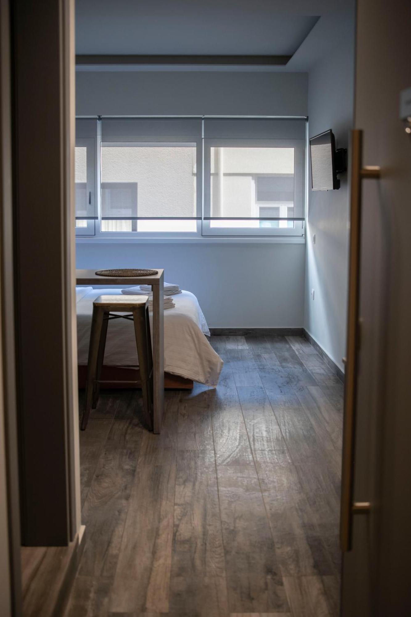 Rooster Suites Атина Екстериор снимка