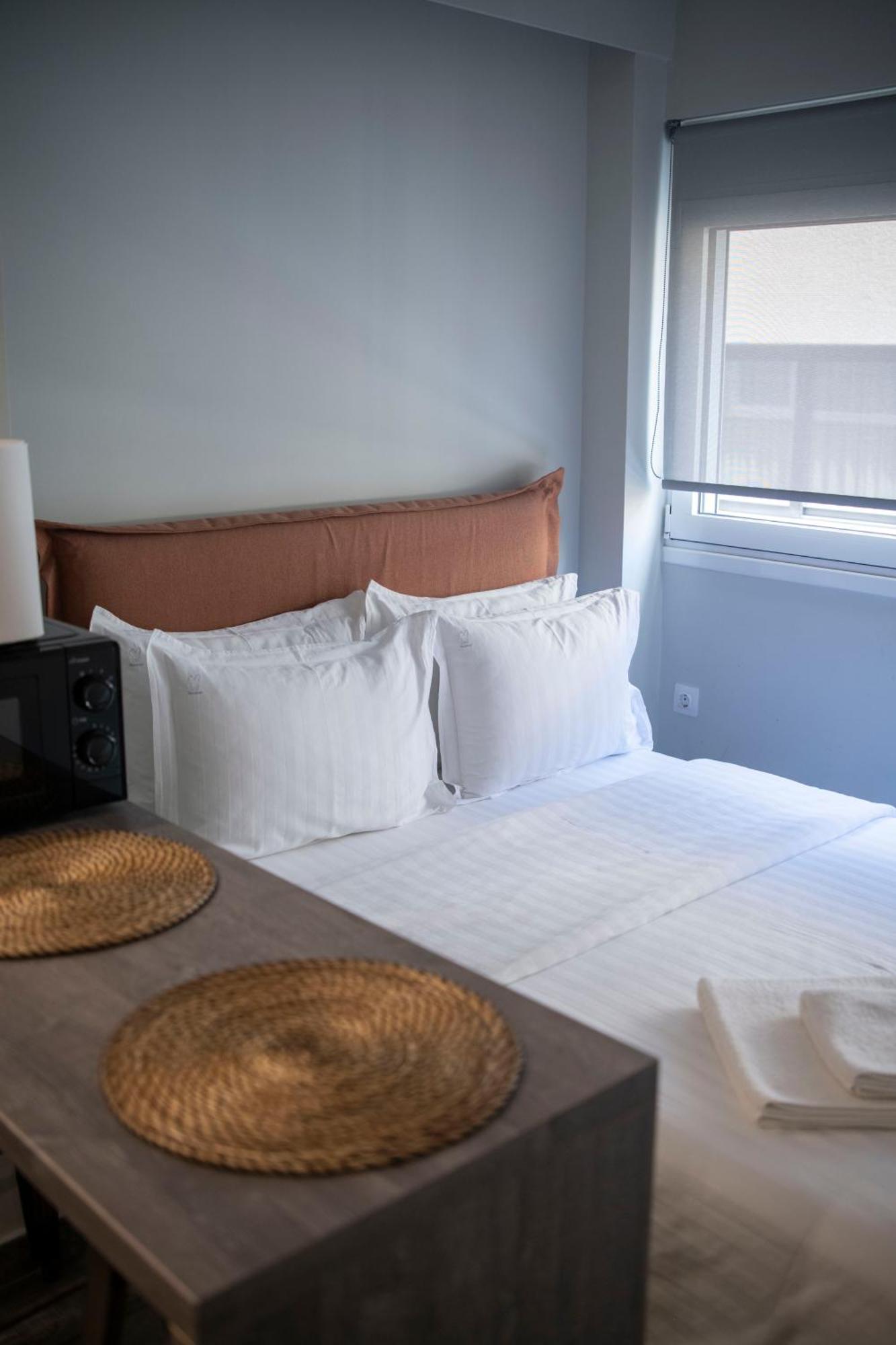 Rooster Suites Атина Екстериор снимка