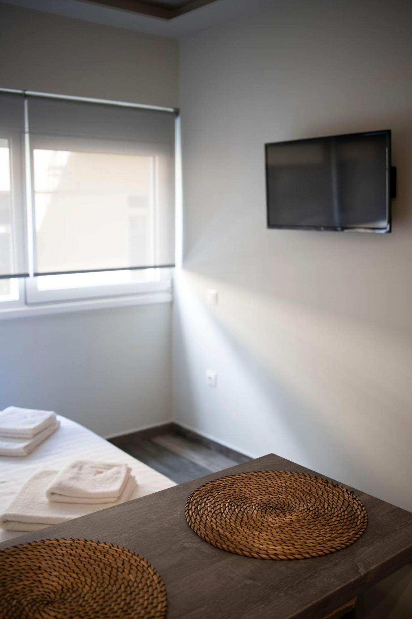 Rooster Suites Атина Екстериор снимка