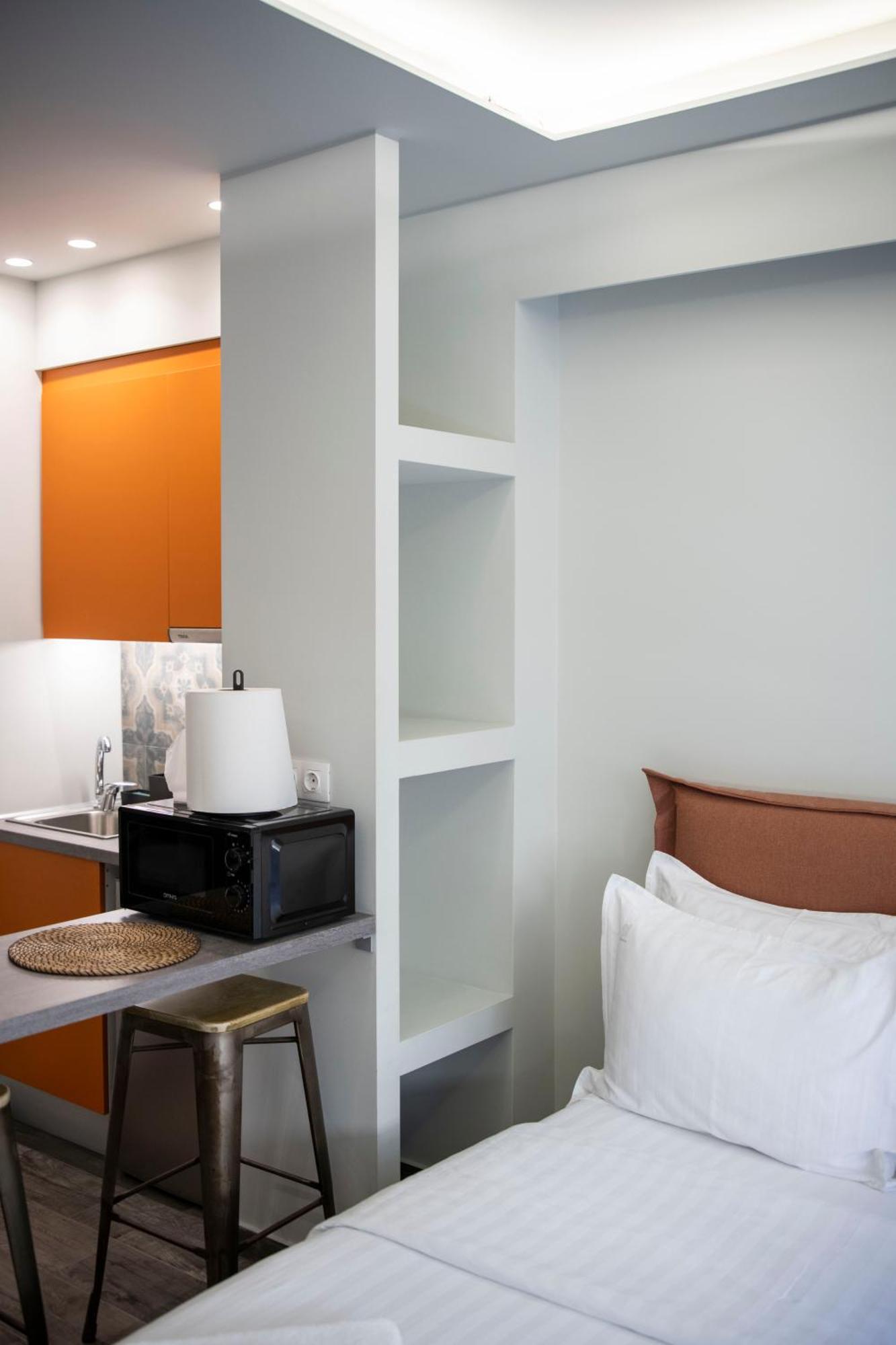 Rooster Suites Атина Екстериор снимка