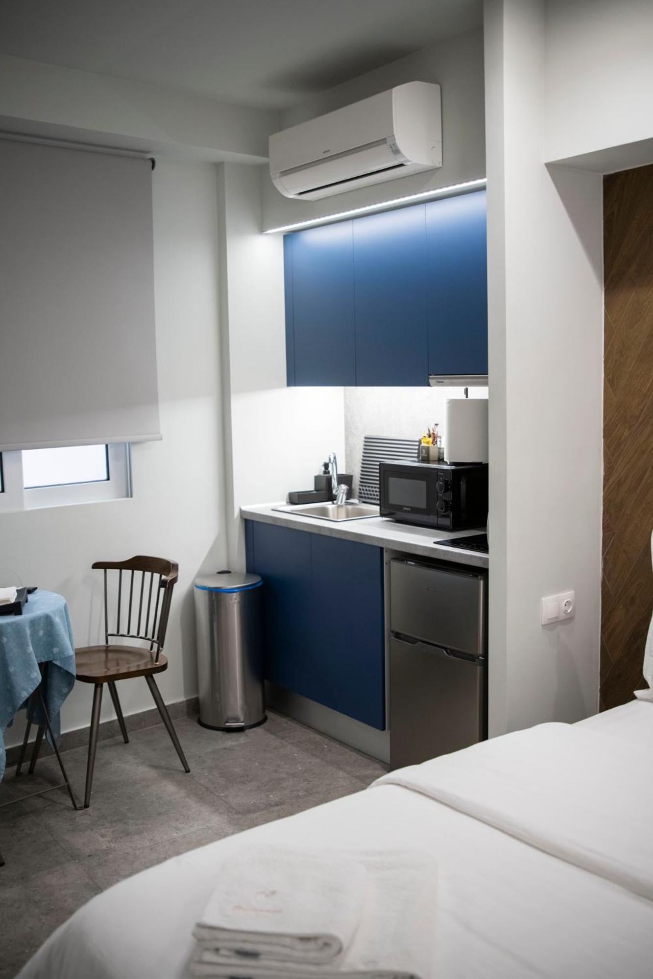 Rooster Suites Атина Екстериор снимка